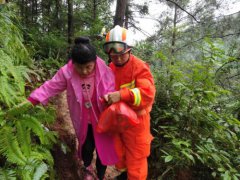 贵州凯里一景区发生山体滑坡 500余名被困